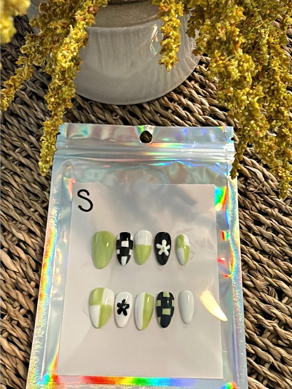 Green & White Geometric Press-On Nails Small NWT
